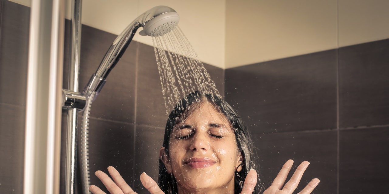 Rinse-your-hair-with-cold-water